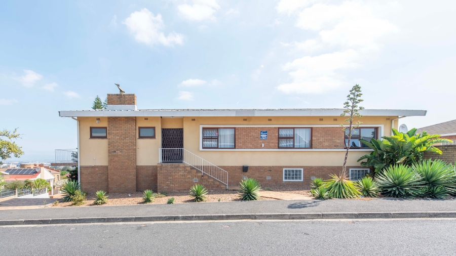 5 Bedroom Property for Sale in Avondale Western Cape